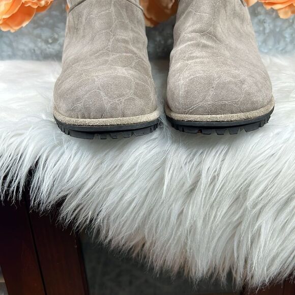 Stuart Weitzman Gray Embossed Shearling Boots Size 9.5 - Picture 3 of 11